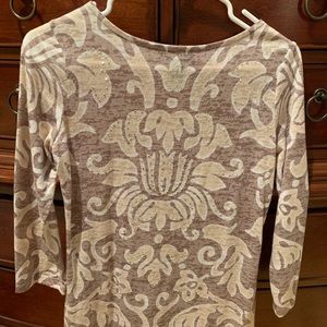 INC tee  💐pretty fleur de lis pattern Size S